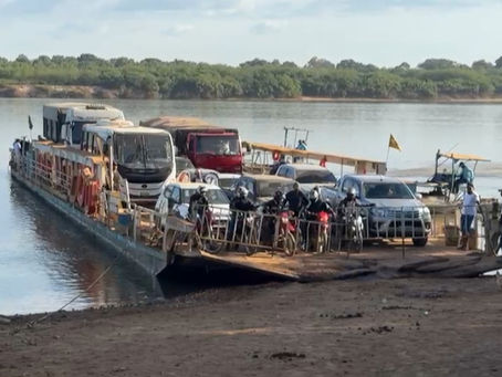 Balsa de São Francisco está parada desde ontem a tarde e fila de veículos já chega a 3 KM. Apenas uma embarcação faz a travessia no Velho Chico