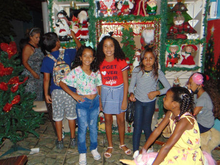 ESTUDANTES DE LUISLÂNDIA VISITAM CASA ILUMINADA EM BRASÍLIA DE MINAS