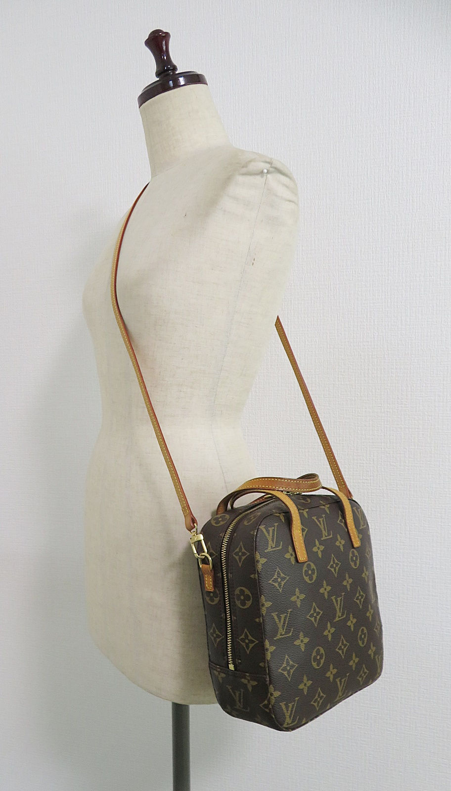 Thumbnail: LV Spontini Mannequin