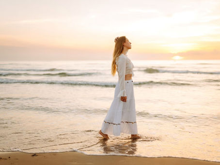 Ana Arrechea, entrenadora personal: "Caminar por la playa puede favorecer la pérdida de grasa, siempre que forme parte de un estilo de vida saludable"