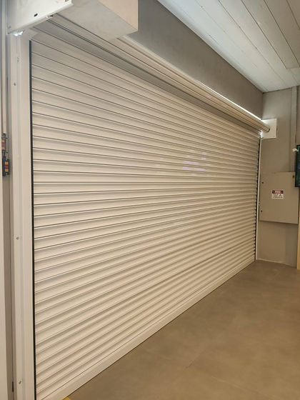 PORTA DE AÇO COM ACABAMENTO PERFEITO.jpeg