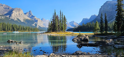 Spirit Island, Maligne Lake, Jasper NP, Canada.jpg