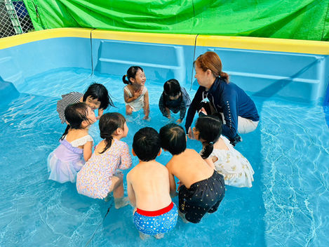 プール始まりました！！