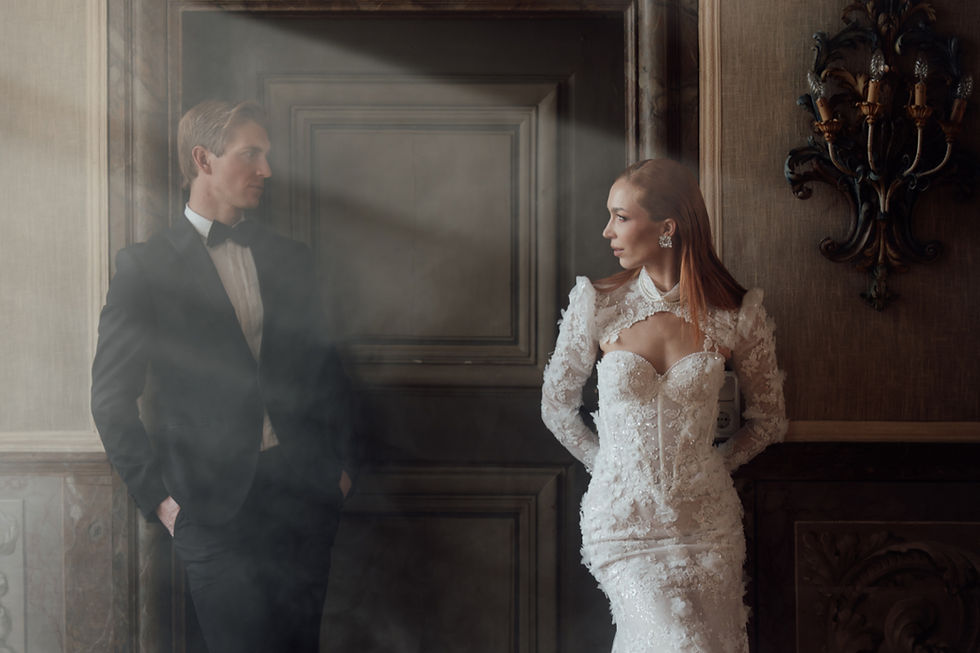 Dark fine art fotografie bei Schloss Ehreshofen fotografiert von Raluca Wassmus, Spiel von Licht, Schatten und Nebel
