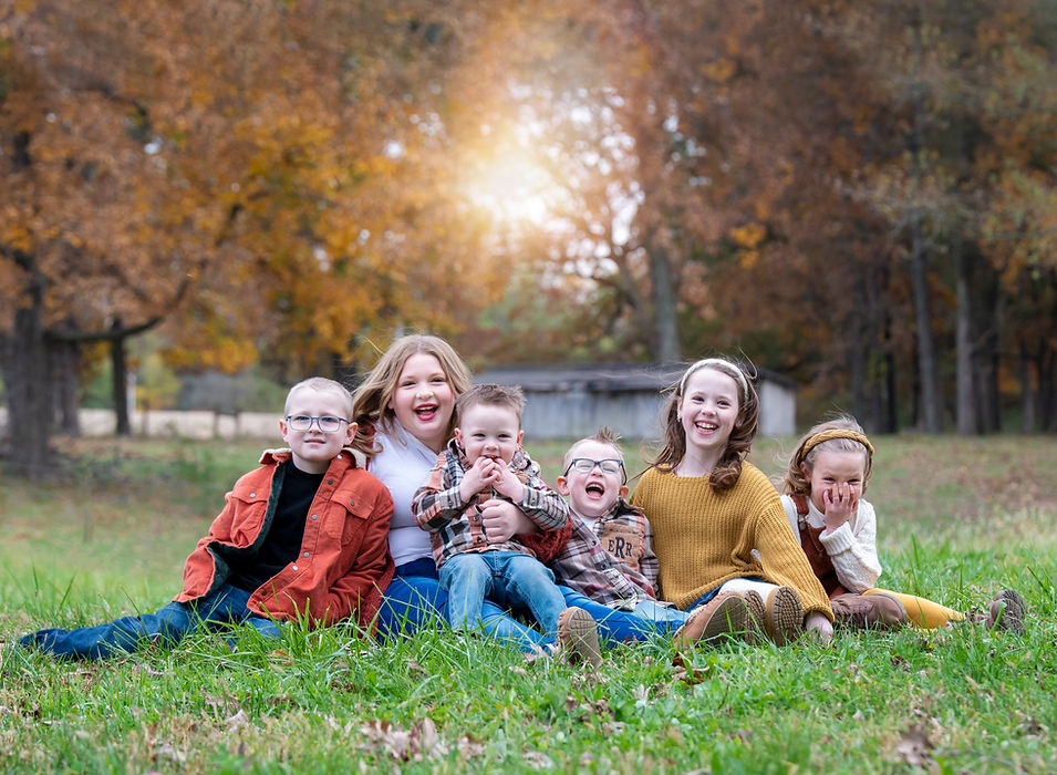 outdoor family pictures in Central Illin