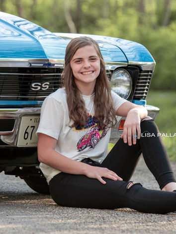 senior girl picture with car Pekin Illinois photographer.jpg