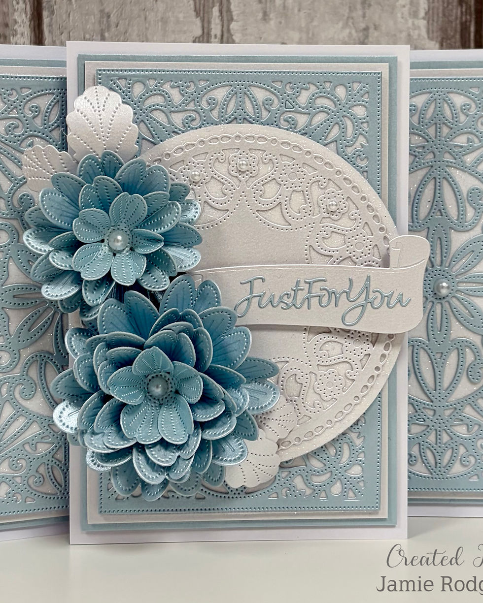 Gilded Bloom Circle Die Set – Pierced Collection By Jamie Rodgers Crafts - Creative Expressions - Craftmania Stock Photo 2