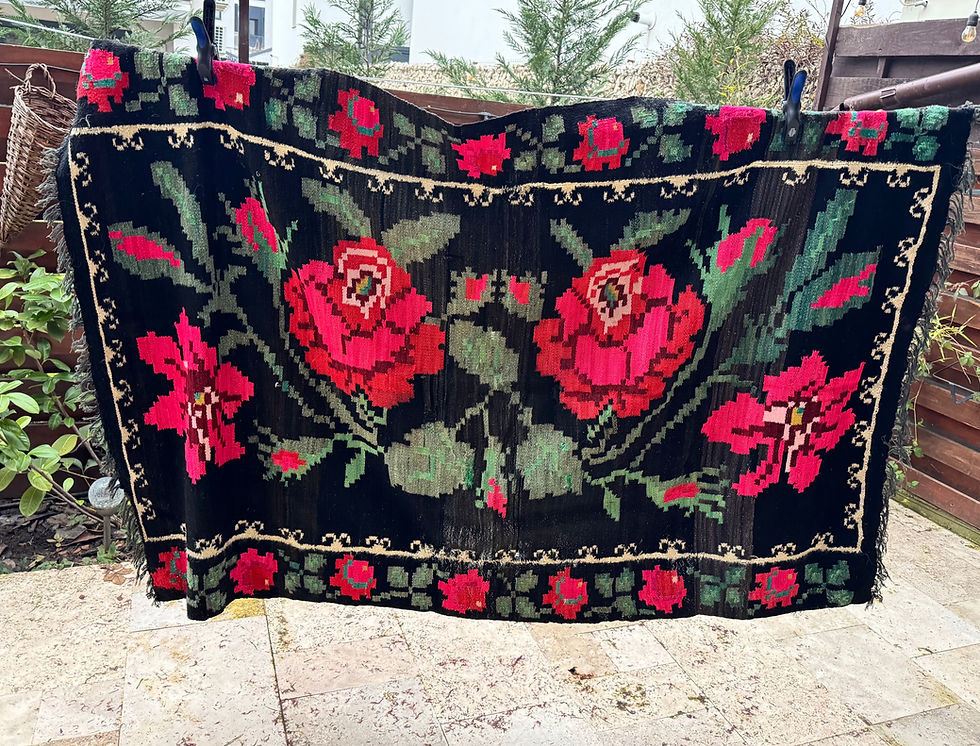 Miniatura: Old Maramureş wool carpet  with big flowers