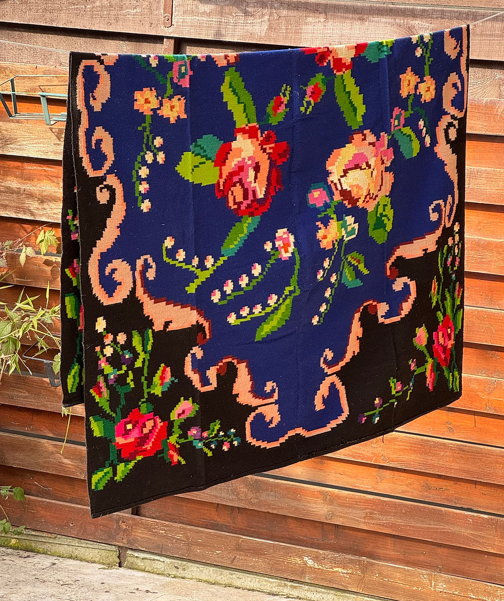 Miniature : Floral wool vintage rug on blue background made by hand Transylvania