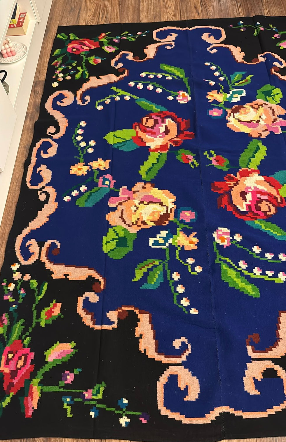 Miniaturbild: Floral wool vintage rug on blue background made by hand Transylvania