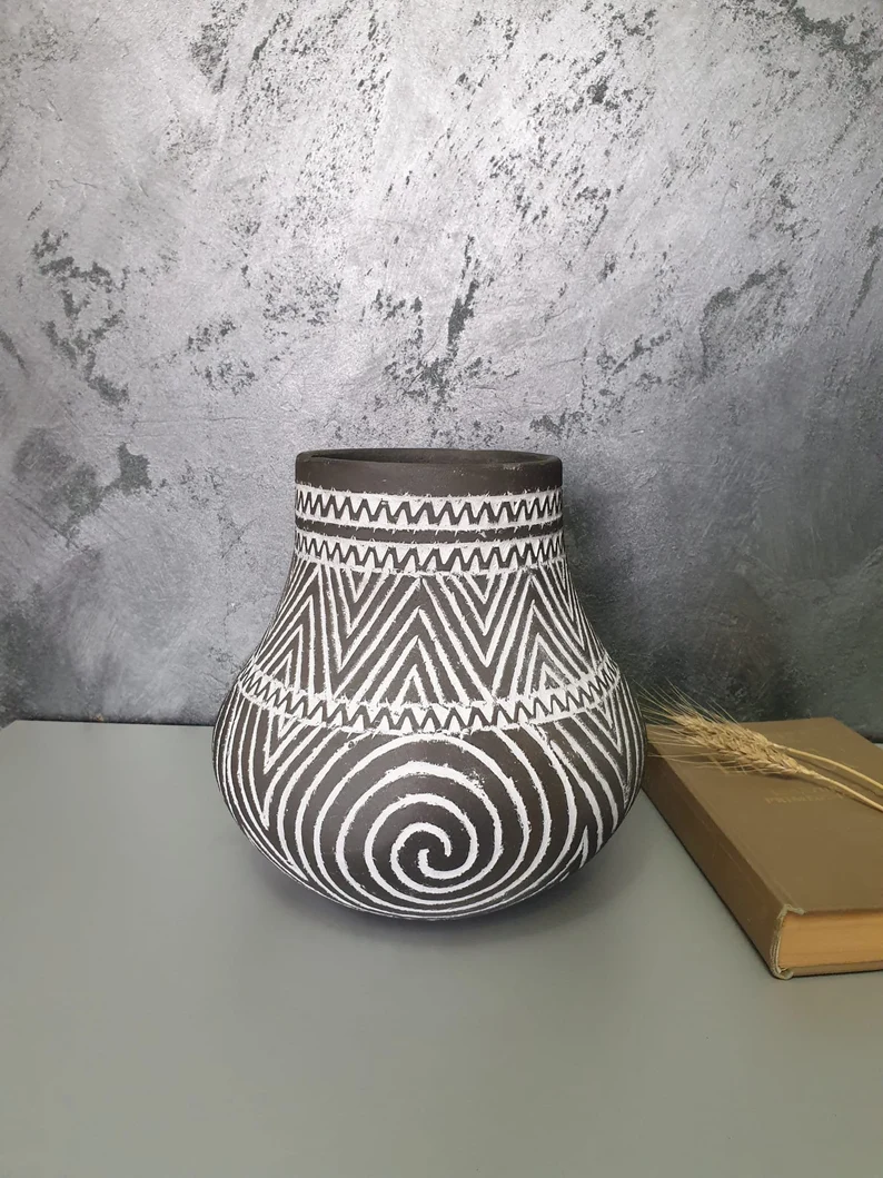Miniatura: Spiral black vase neolithic style handmade in clay