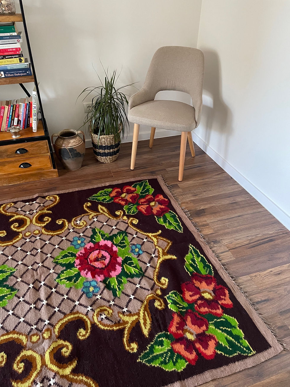 Miniatura: Alfombra floral hecha a mano en lana, flores dulces sobre fondo marrón y lavanda