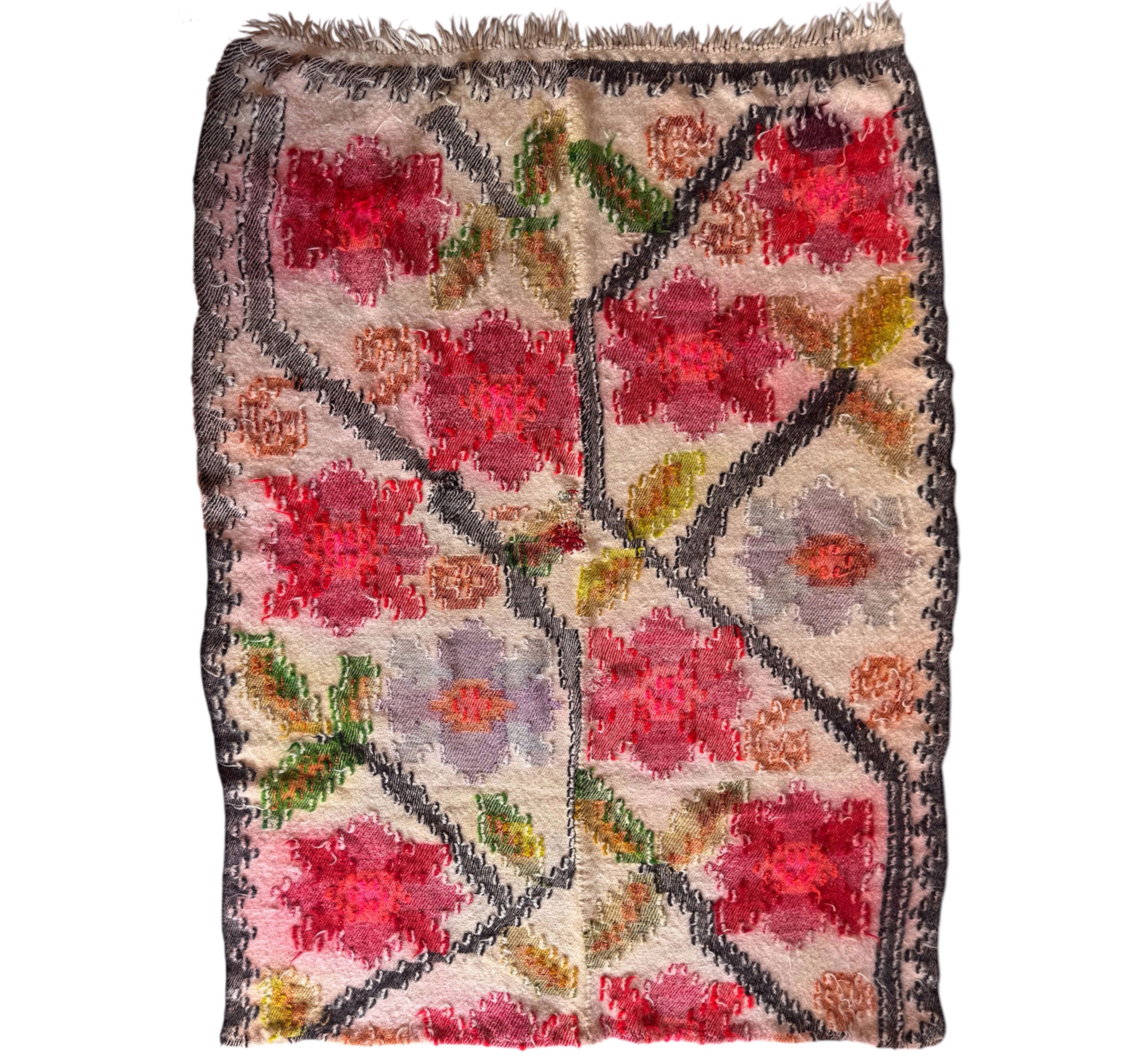 Vintage White fluffy carpet with big flowers