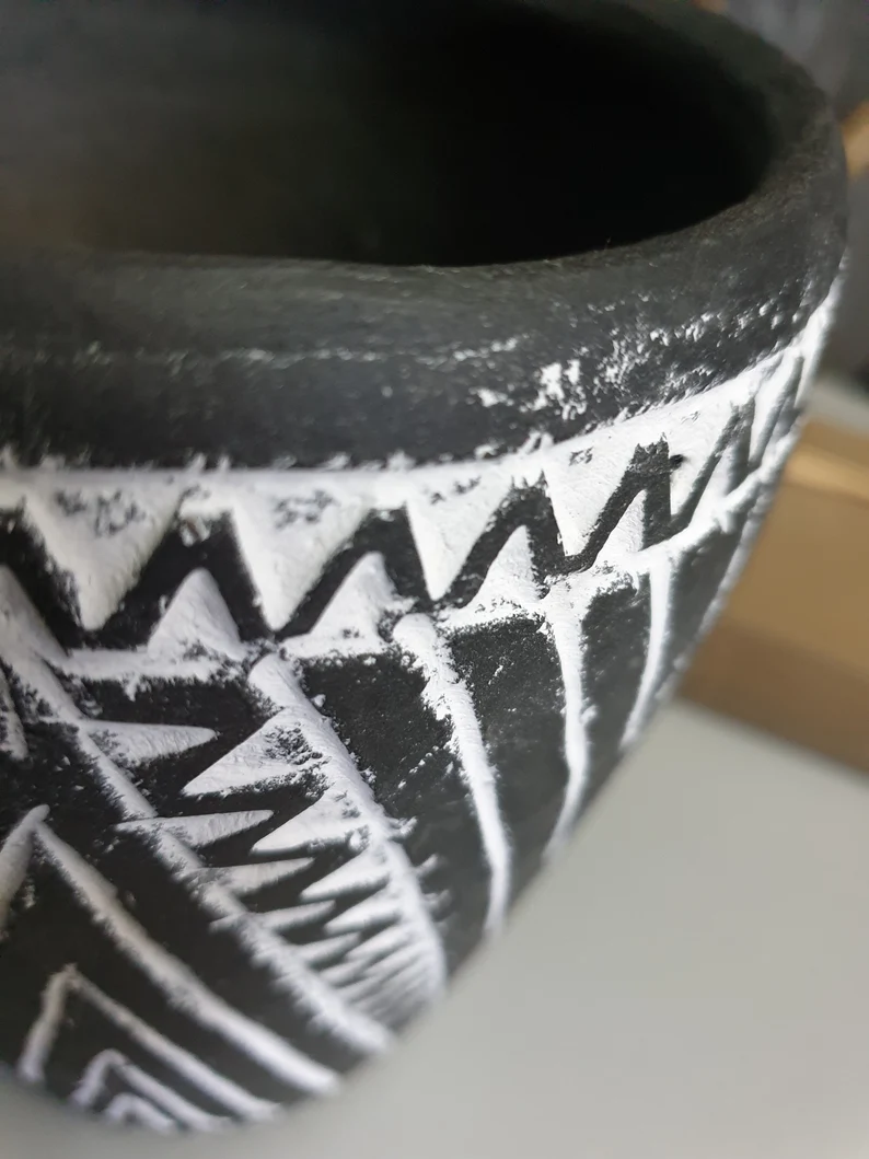 Miniature : Clay vase neolithic style black made with ancient techniques