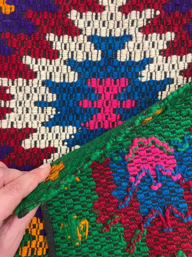 Miniatura: Alfombra rumana vintage tejida a mano con diseño geométrico, lana de colores