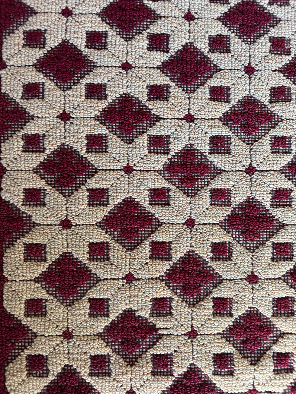 Miniatura: Dark red and beige 3D wool carpet 