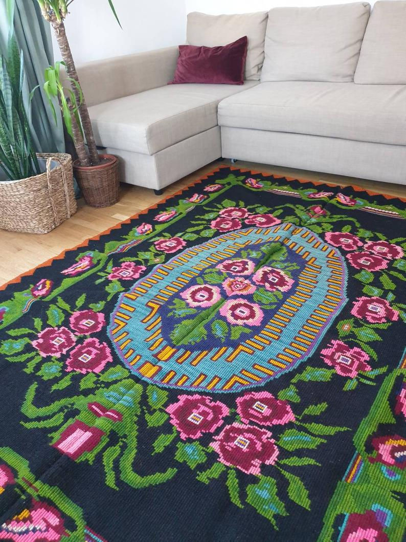 Thumbnail: Floral handwoven green and fuchsia rug, made in wool, bohemian design