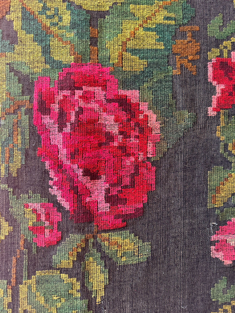 Miniatura: Antique Bessarabian carpet with big flowers 