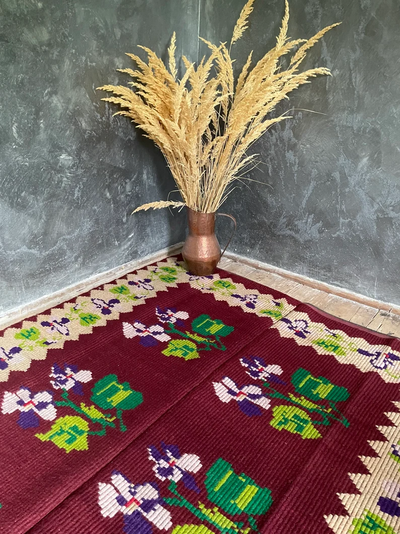 Miniatura: Vintage brown floral carpet with purple flowers 