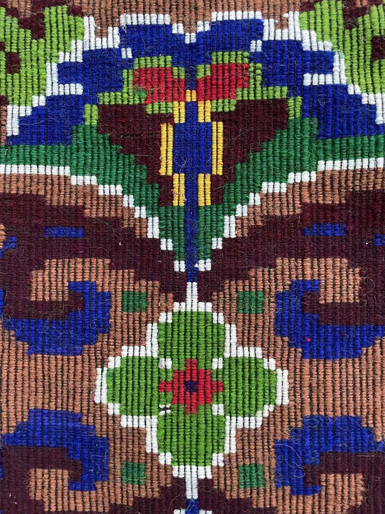 Miniatura: Handwoven vintage accent geometrical rug, colorful wool, wine colour with green