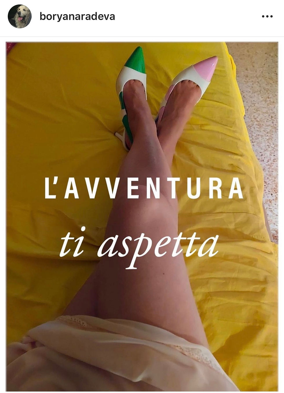 Thumbnail: scarpe chanel slingback bianche pelle vegana con punta spaiata rosa e verde