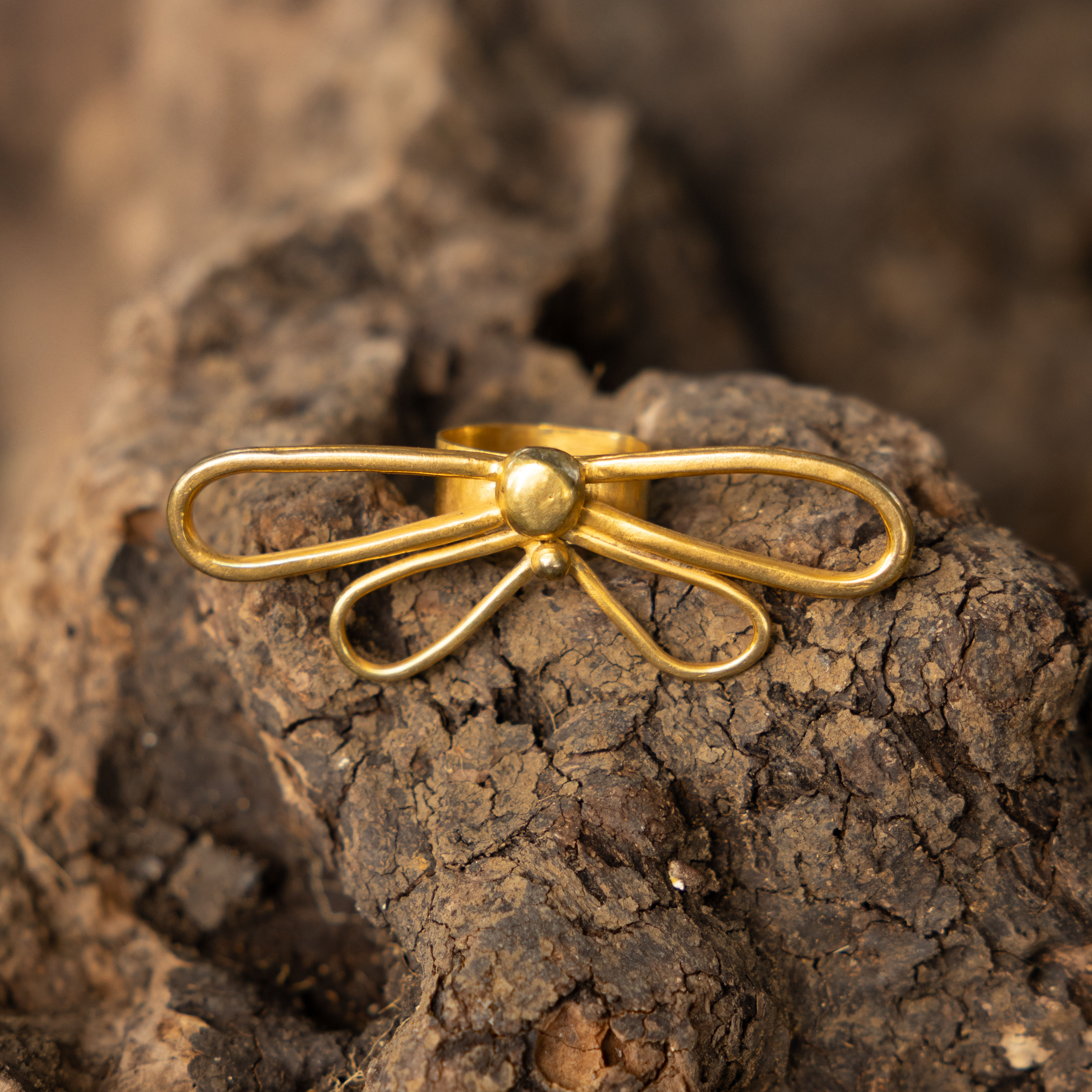 תליון שפירית זהב, עיצוב אלגנטי