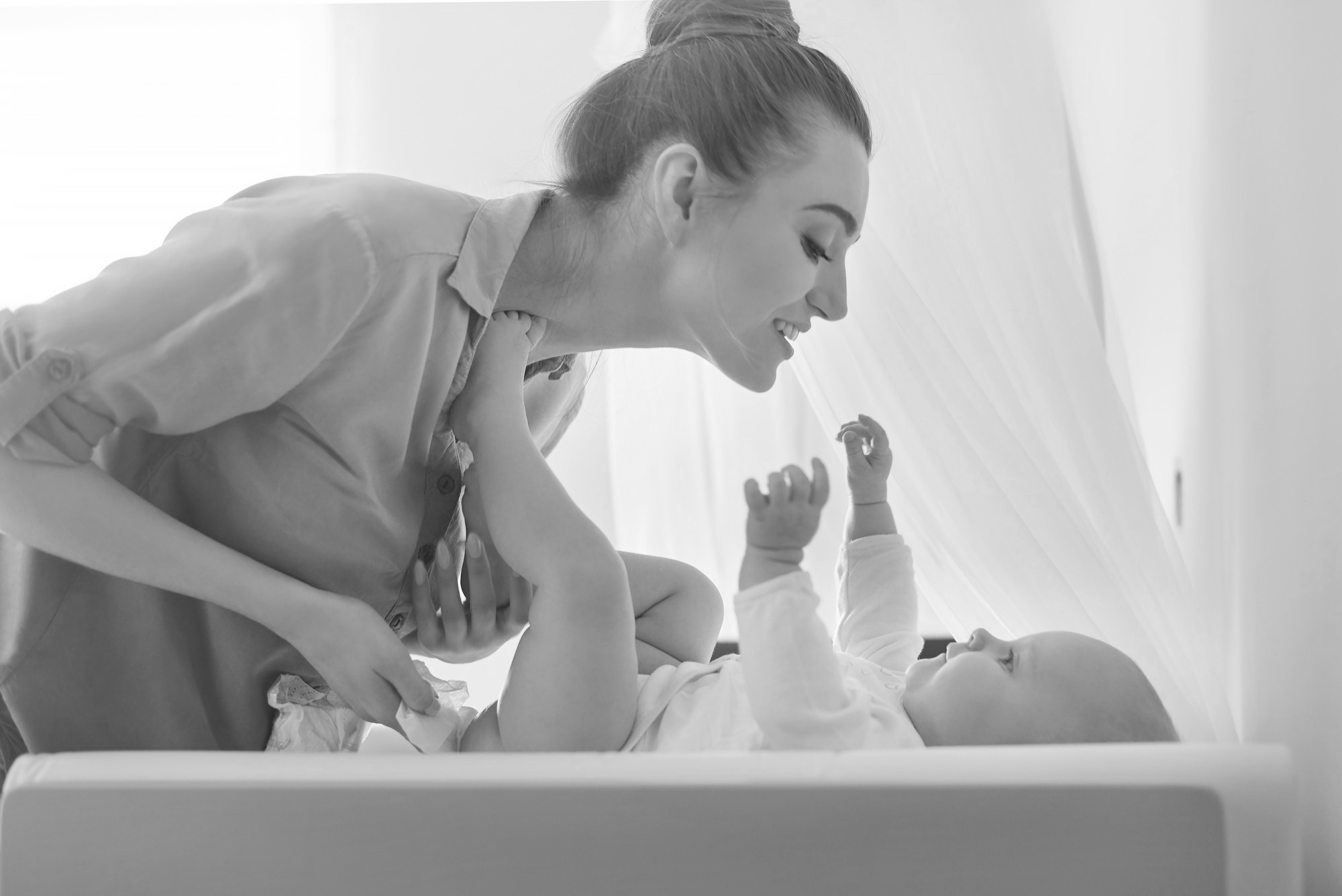imagem de mãe e bebê sorrindo