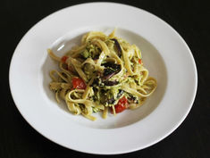 Fettuccine com abobrinha frita