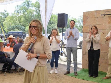Encabeza Oficial Mayor develación de placa para la construcción de Oficinas del STSPE en Cadereyta de Montes