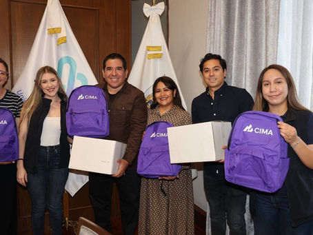 Recibe SEDIF donativo de Gallos Blancos y CIMA