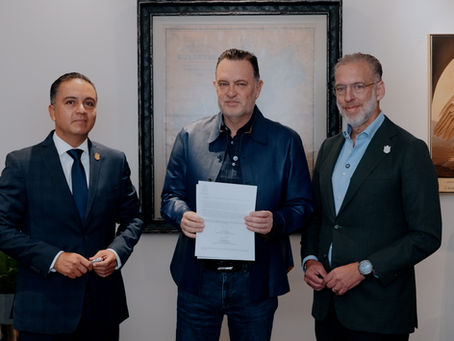 Firma Mauricio Kuri declaratoria de Área Natural Protegida al Parque Los Alcanfores