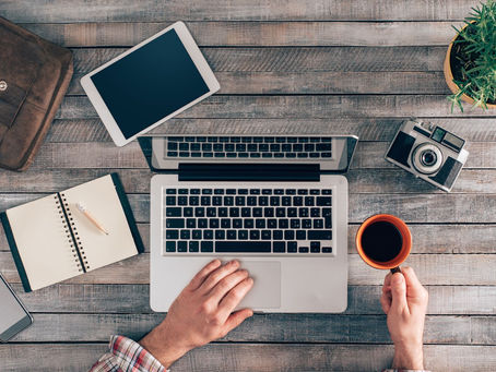 7 Gadgets Incríveis para Nômades Digitais - Facilite sua Vida nas Viagens!