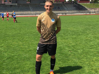 Nadějný fotbalista už zase trénuje :)