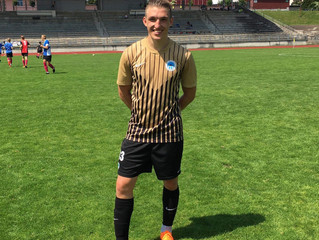 Nadějný fotbalista už zase trénuje :)