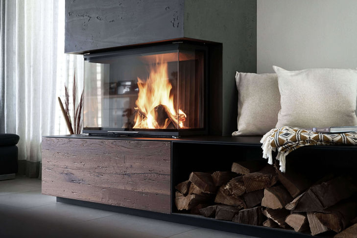 Wood and concrete look: fireplace unit with integrated wood storage, which can also be used as a cozy bench.