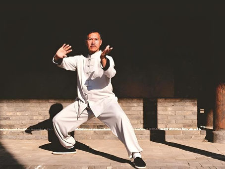 2026 香港專業人士的身心重塑指南：為什麼「陳式心意混元太極」與「氣功」是應對高壓的良方？