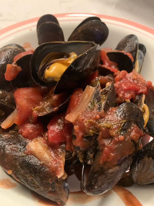 PEI Mussels w/ Fennel Tomato Sauce