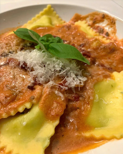 Ricotta & Spinach Fresh Ravioli | Vodka Rosé Sauce | Fresh Bacon Lardons | Garden Basil
