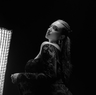 ANASTÁZIE’s New Single ‘Kiss & Let Go’ Offers Freedom in Three Minutes