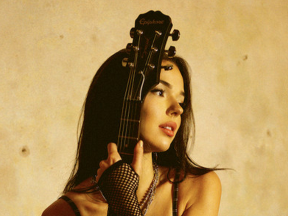 Ava Renn Debuts With ‘Lightning Child’: A Seductive, Unfiltered Burst of Sound and Soul