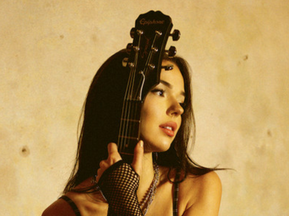 Ava Renn Debuts With ‘Lightning Child’: A Seductive, Unfiltered Burst of Sound and Soul