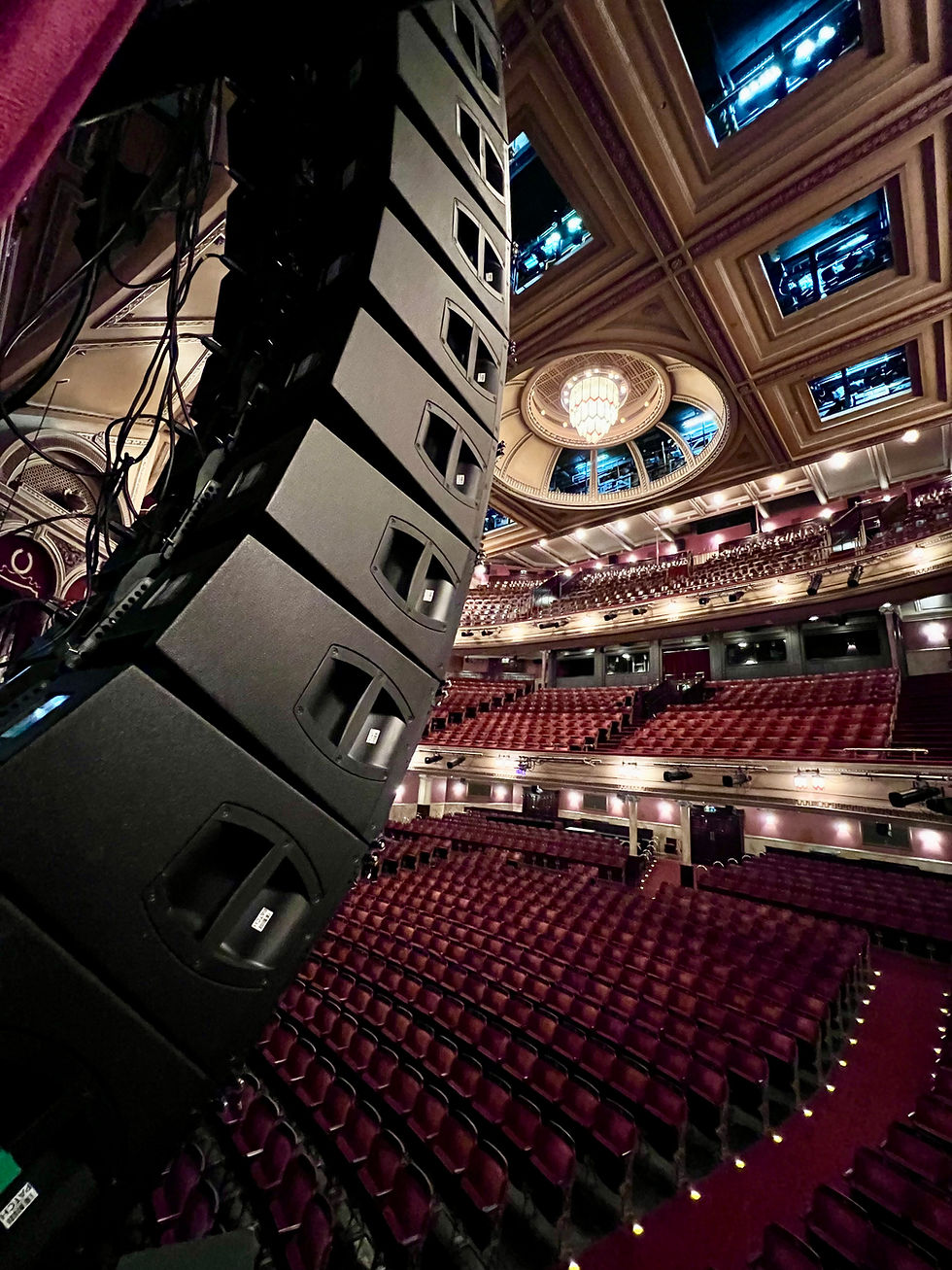 Thumbnail: d&b V8 Line Array element