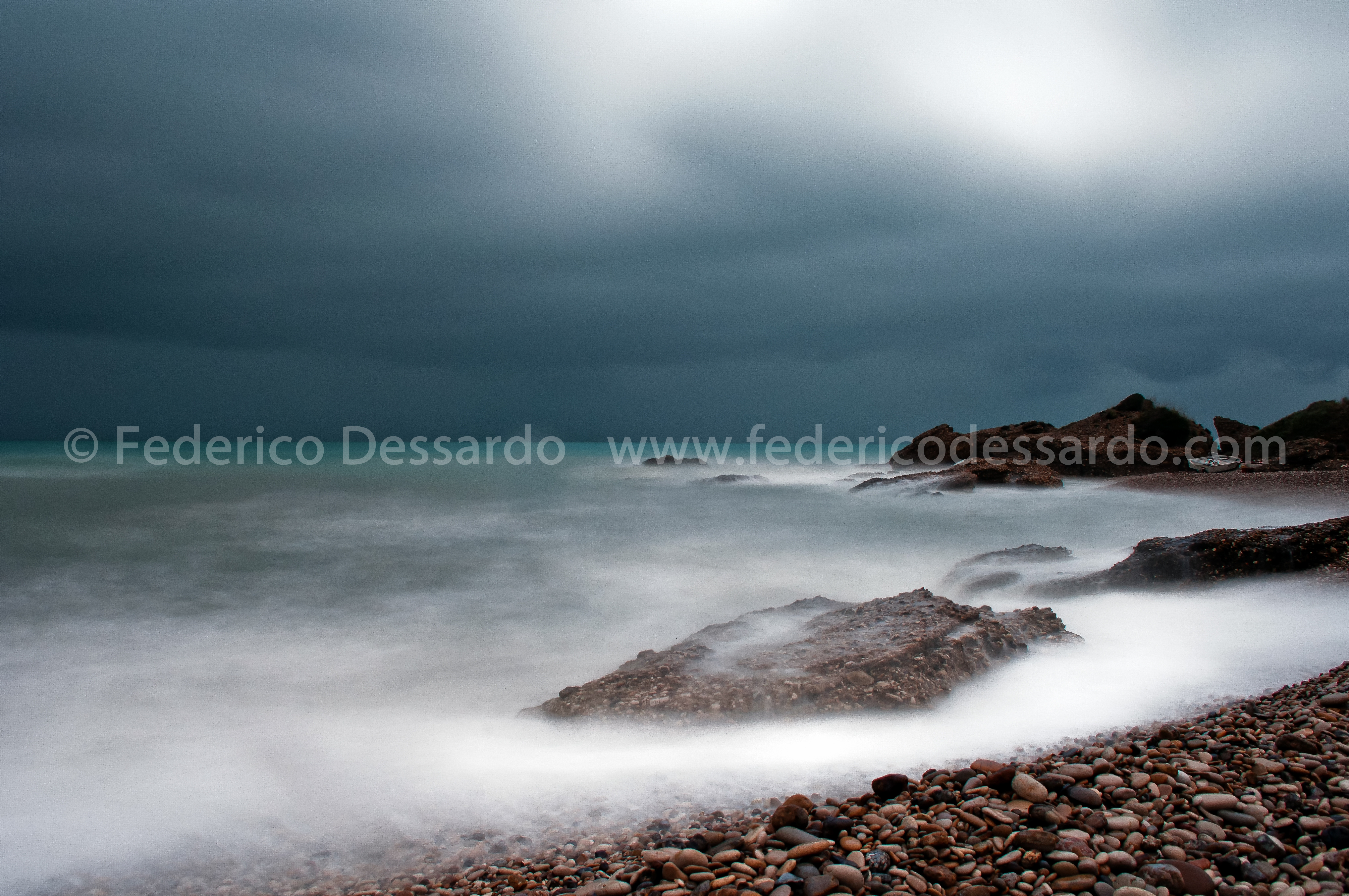 Mare in tempesta-spiaggia di cala San Ni