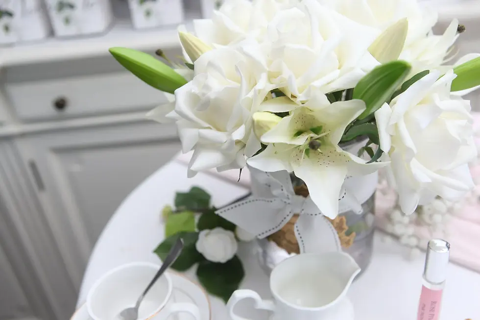 Thumbnail: COTE NOIRE - LILIES & ROSES - CHAMPAGNE - CLEAR VASE - GOLD CREST