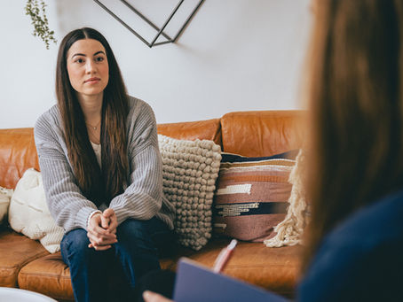 Klientin in Praxis bei Mag. Christian Asperger