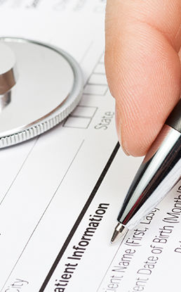 Formulário médico com estetoscópio