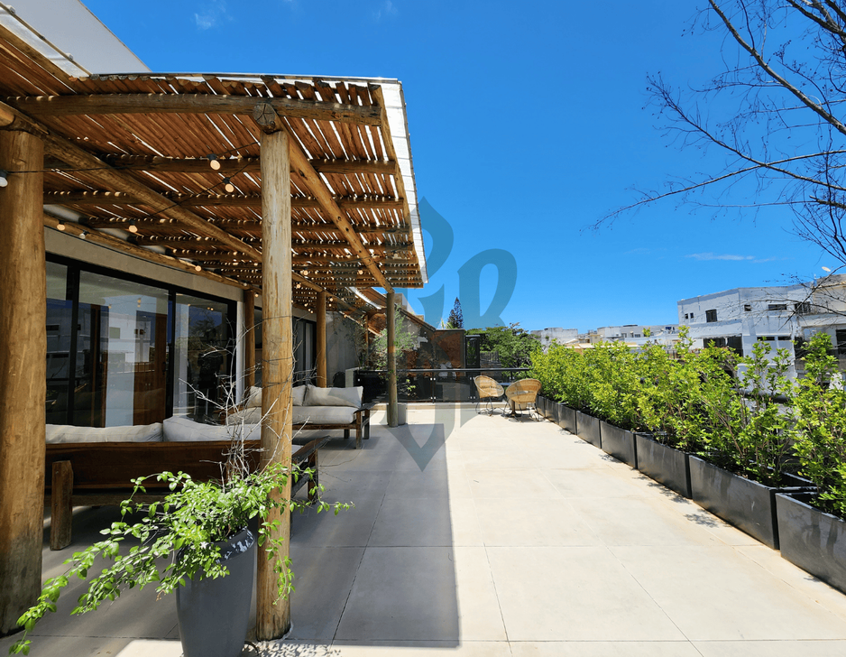 Varanda, terraço em cobertura de alto padrão a venda no Jardim Oceânico, Barra da Tijuca - RJ.