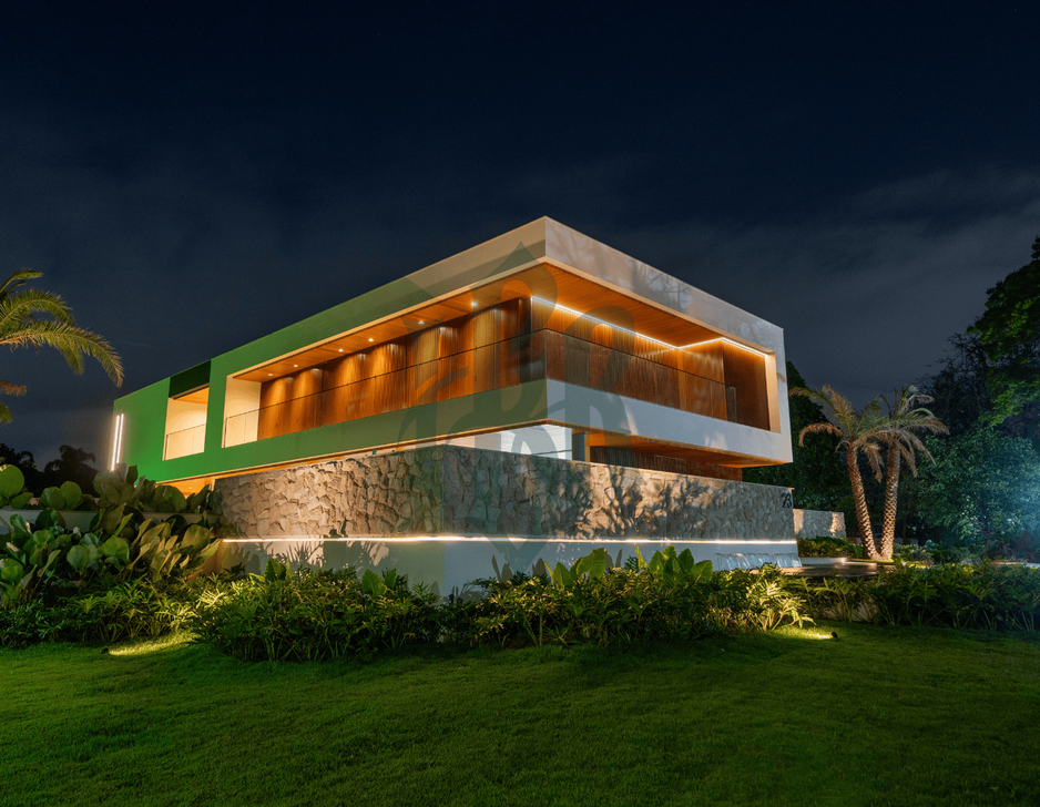 Fachada noturna de Imóvel contemporâneo de luxo a venda na Barra da Tijuca.