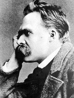 NIETZSCHE E O MARTELO: CRÍTICA AOS IDEAIS CRISTÃOS