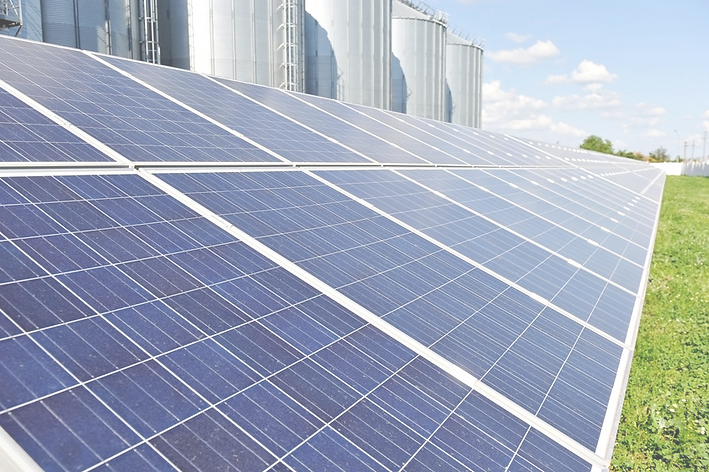Fotolia_67827274_S_PV%20Farm_edited.png